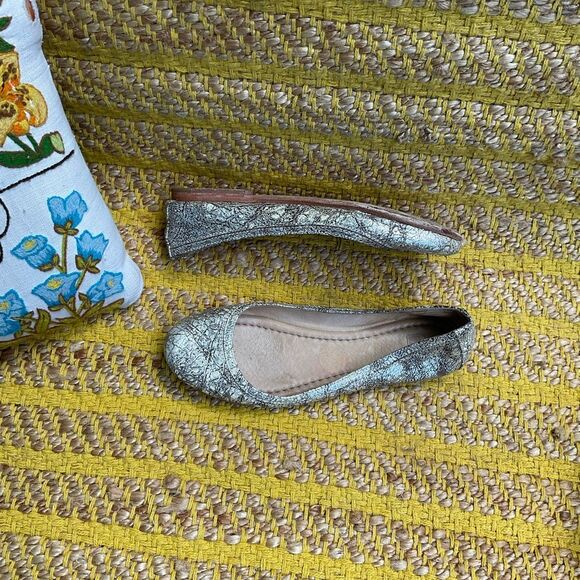 FRYE Carson Crackled Metallic Silver Ballet Flat Size 8.5 - Picture 3 of 6